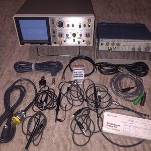 Hitachi V-212 Analog Oscilloscope / TEKTRONIX CFG250 2MHz FUNCTION SIGNAL GENERA